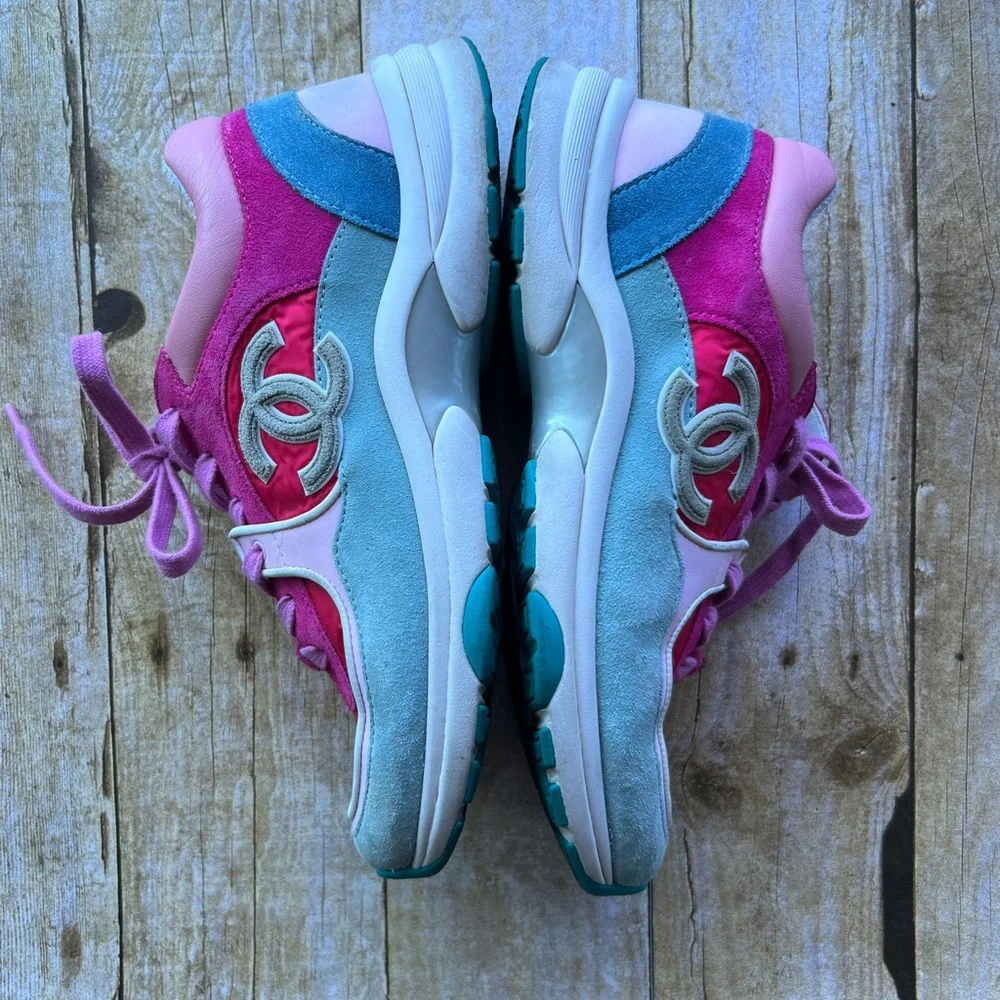 CHANEL RUNNERS CC LOGO SUEDE 'BURGUNDY/BEIGE' SNEAKER - Picture 4 of 9